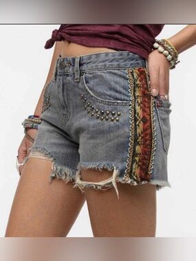 BDG Mid-Rise Freja Vintage Fit Distressed Boho Jean Shorts Women’s Size 27